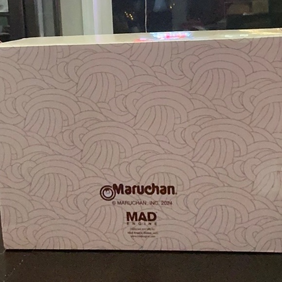 Maruchan Ramen Mini Backpack, Card Holder & Keychain - Picture 4 of 4